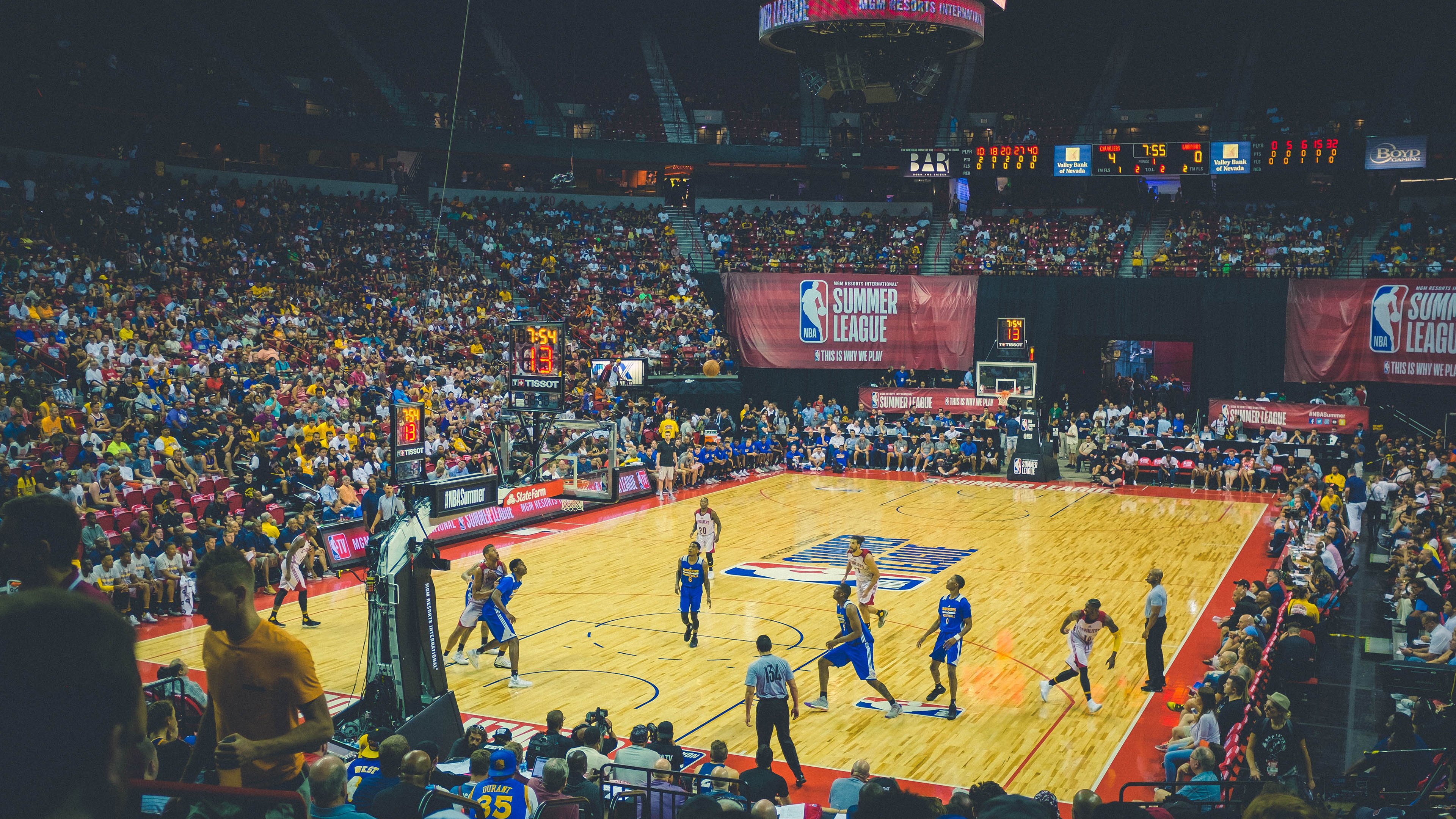 活塞淘汰赛过关老鹰，拉文统治全场，底特律的钢铁意志与华丽蜕变