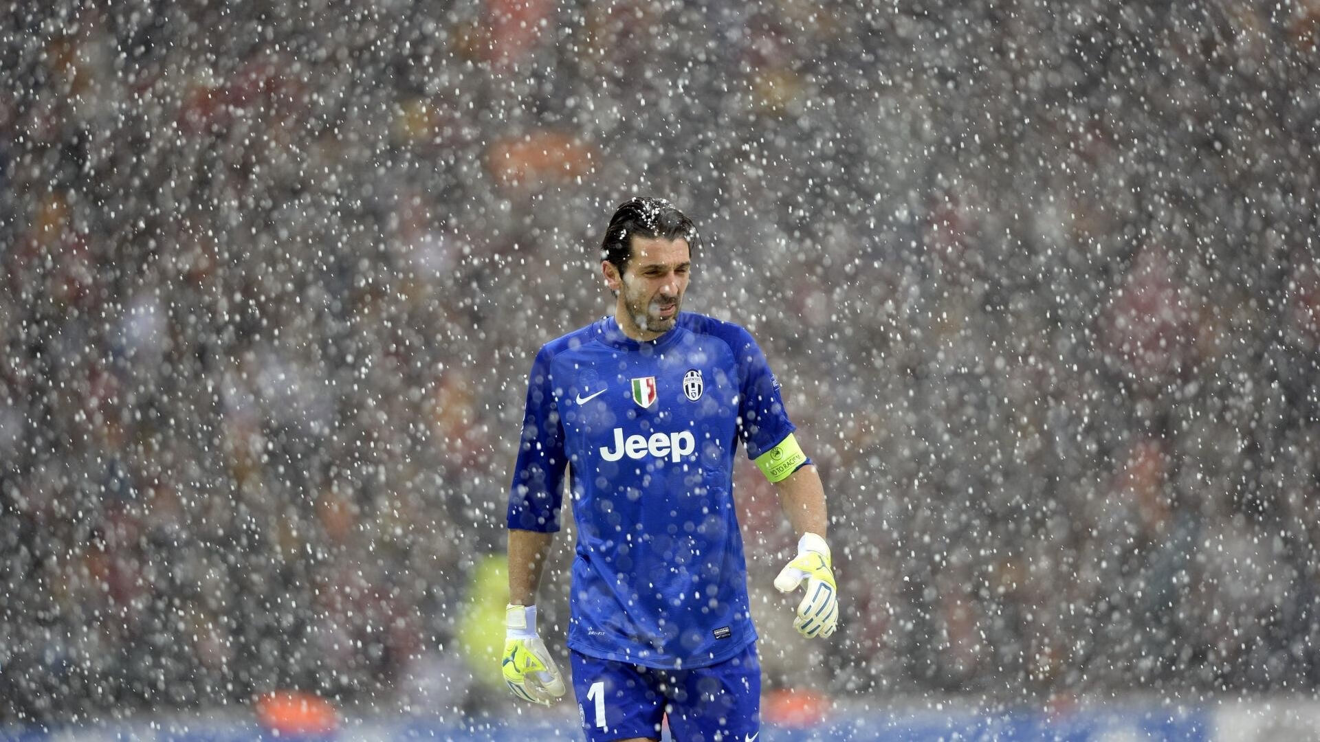 开云体育官方网站-欧冠半决赛之夜，当福克斯的沉默，成为最震耳的喧嚣